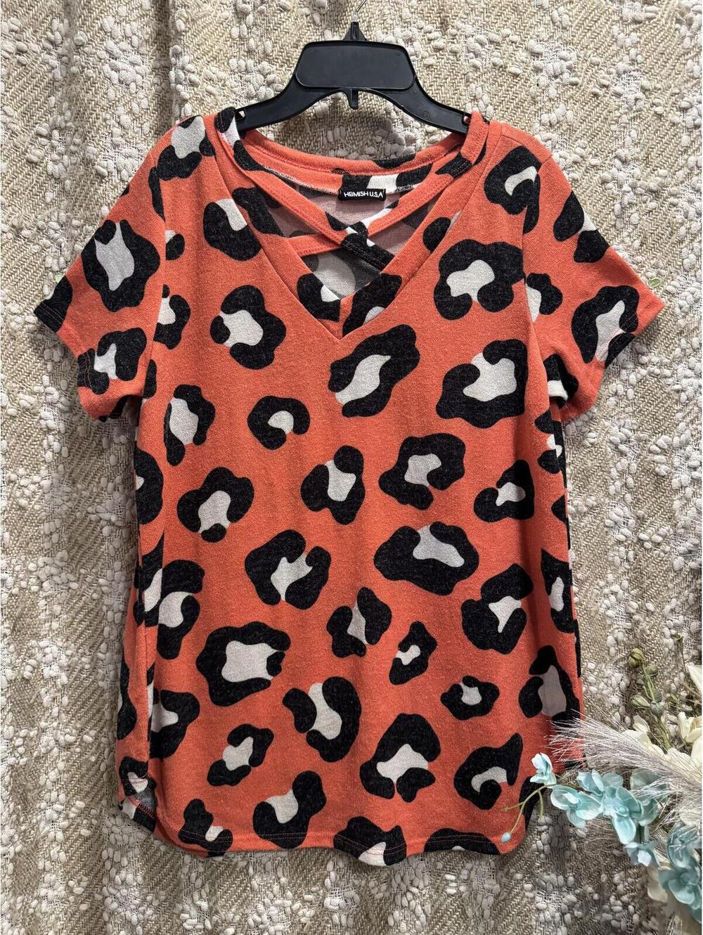 Hemish USA. Wrap V-neck and leopard print. Size L.